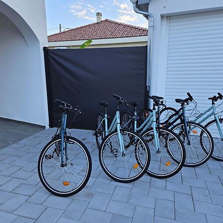 Bernie Apartments With A Pool ザダル エクステリア 写真