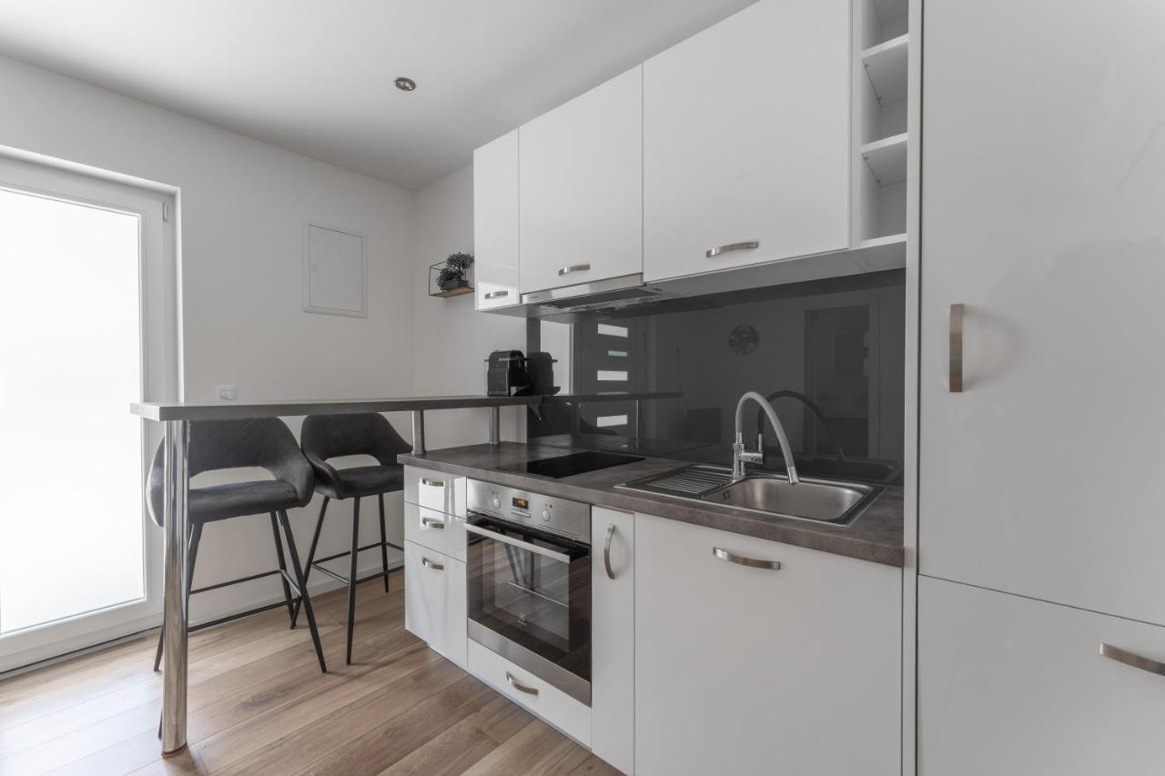 Bernie Apartments With A Pool ザダル エクステリア 写真