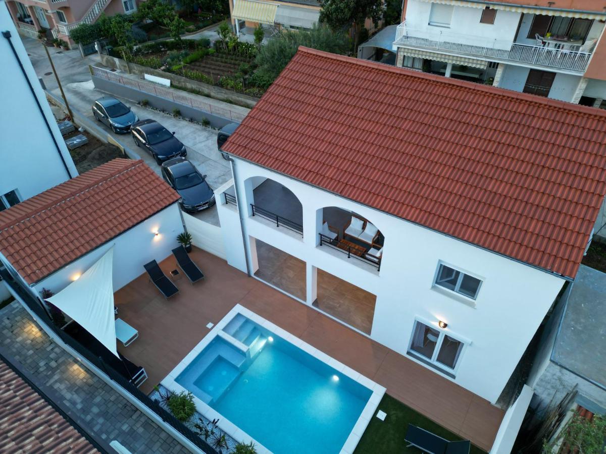 Bernie Apartments With A Pool ザダル エクステリア 写真