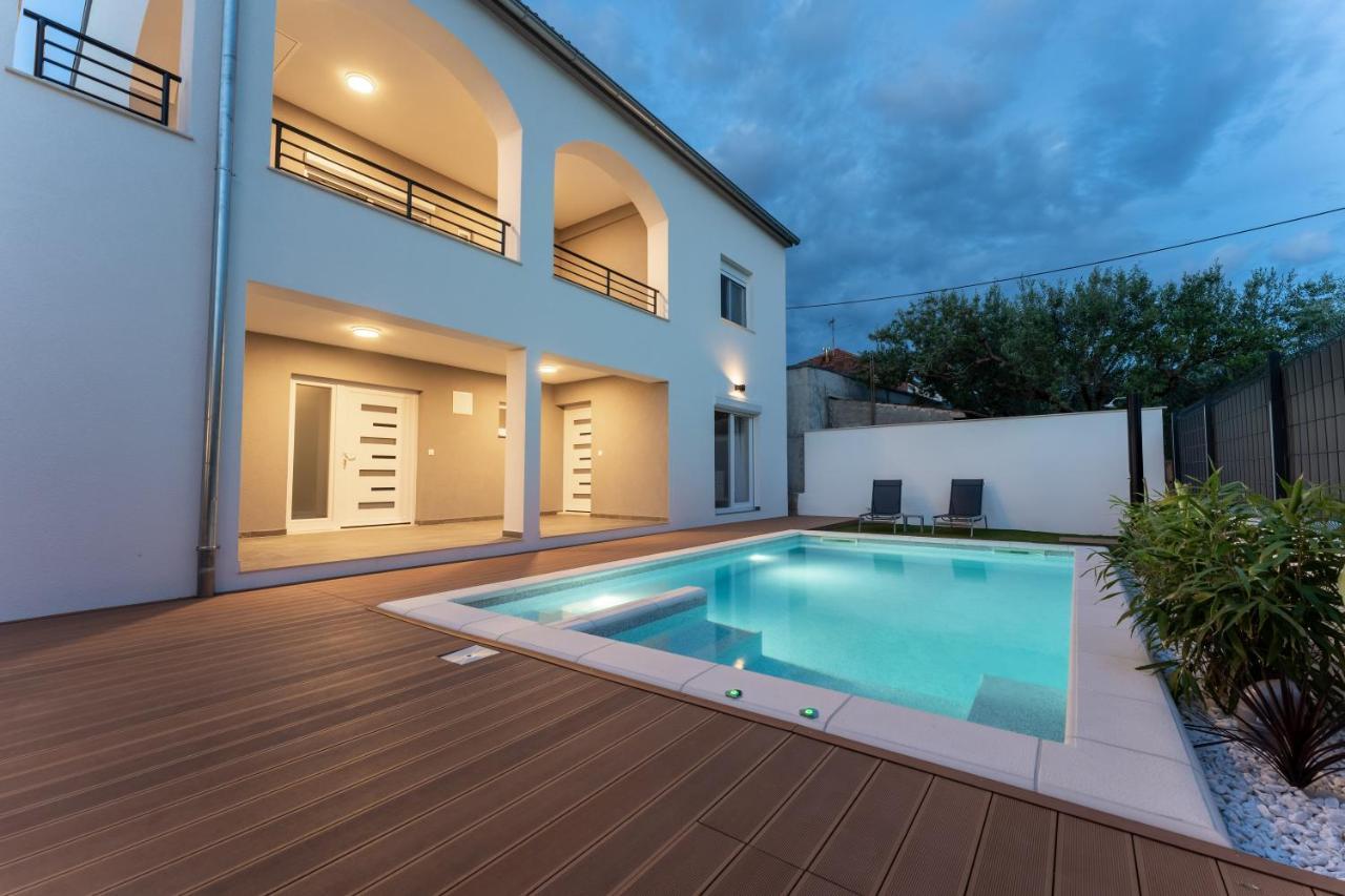 Bernie Apartments With A Pool ザダル エクステリア 写真