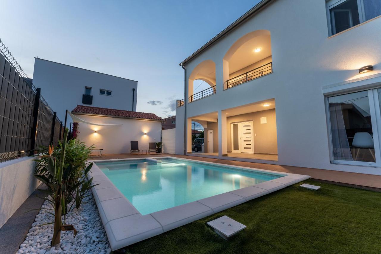 Bernie Apartments With A Pool ザダル エクステリア 写真