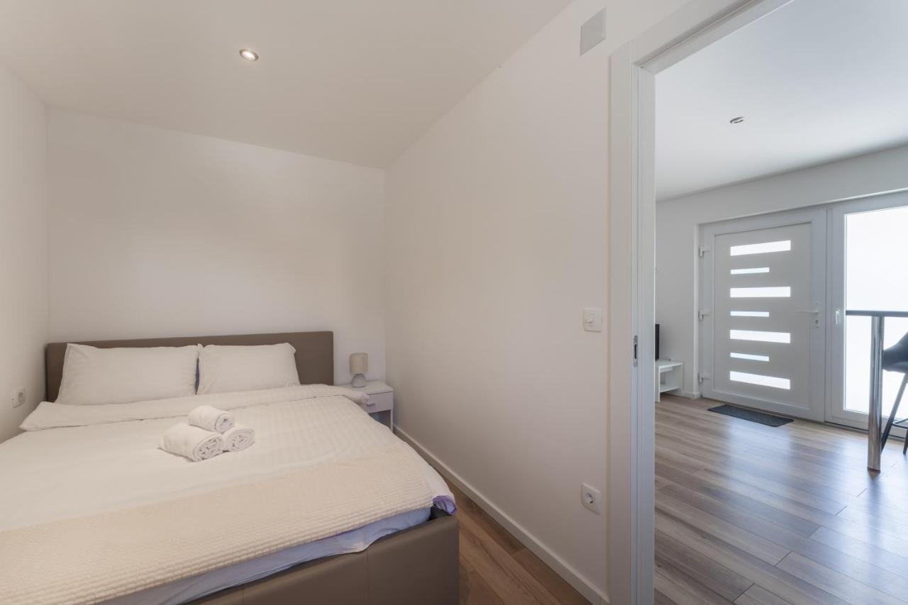 Bernie Apartments With A Pool ザダル エクステリア 写真