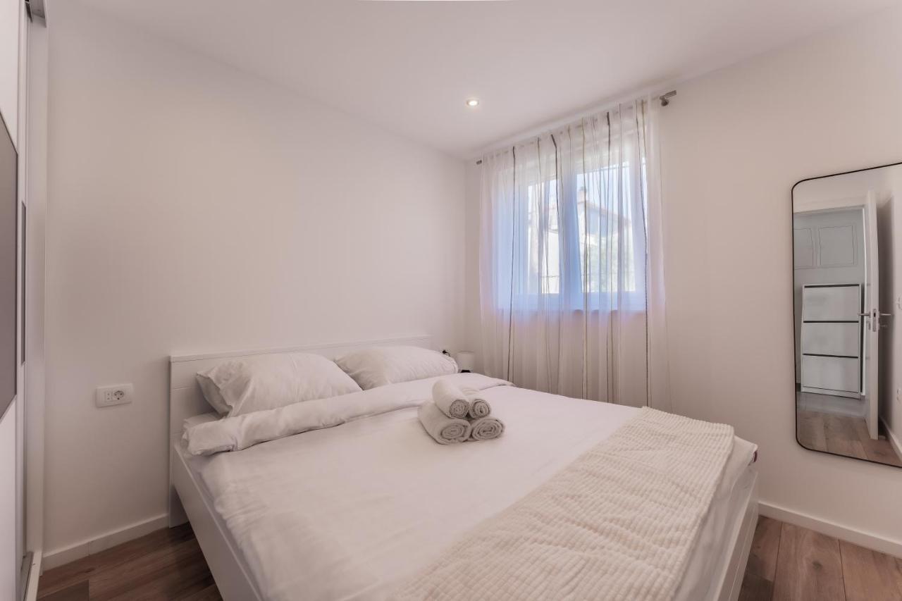 Bernie Apartments With A Pool ザダル エクステリア 写真