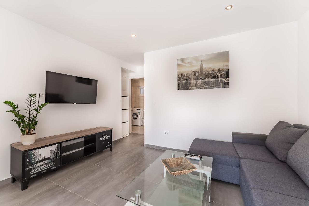 Bernie Apartments With A Pool ザダル エクステリア 写真