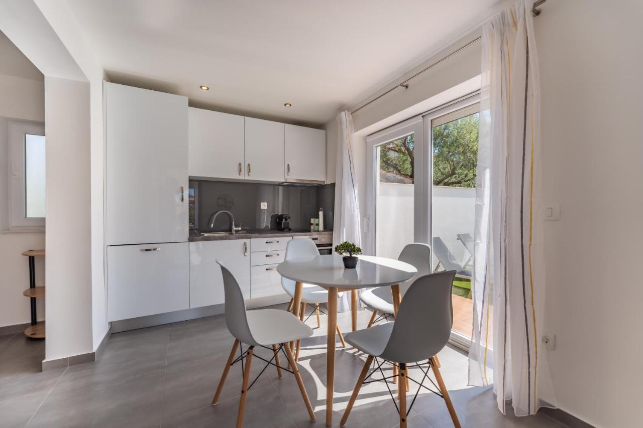 Bernie Apartments With A Pool ザダル エクステリア 写真