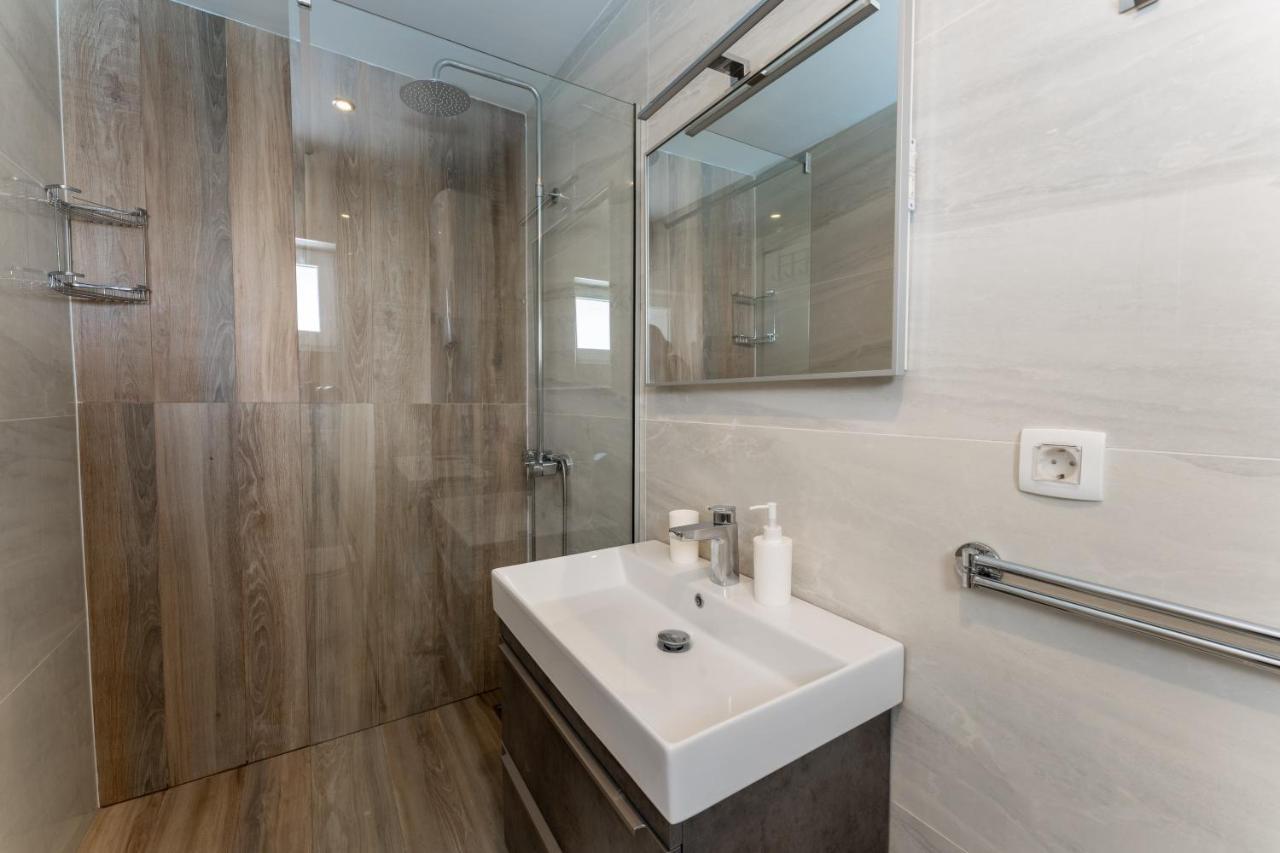 Bernie Apartments With A Pool ザダル エクステリア 写真