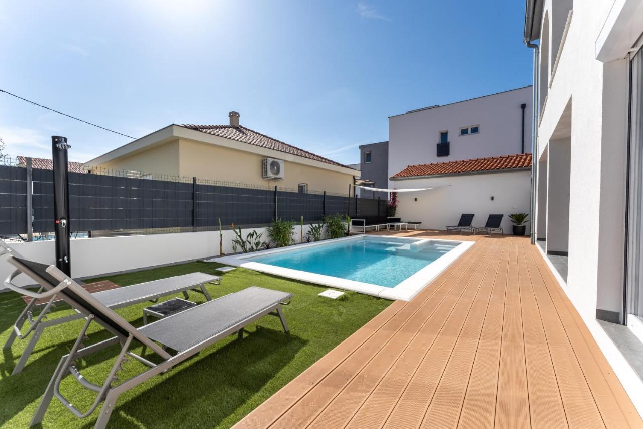 Bernie Apartments With A Pool ザダル エクステリア 写真