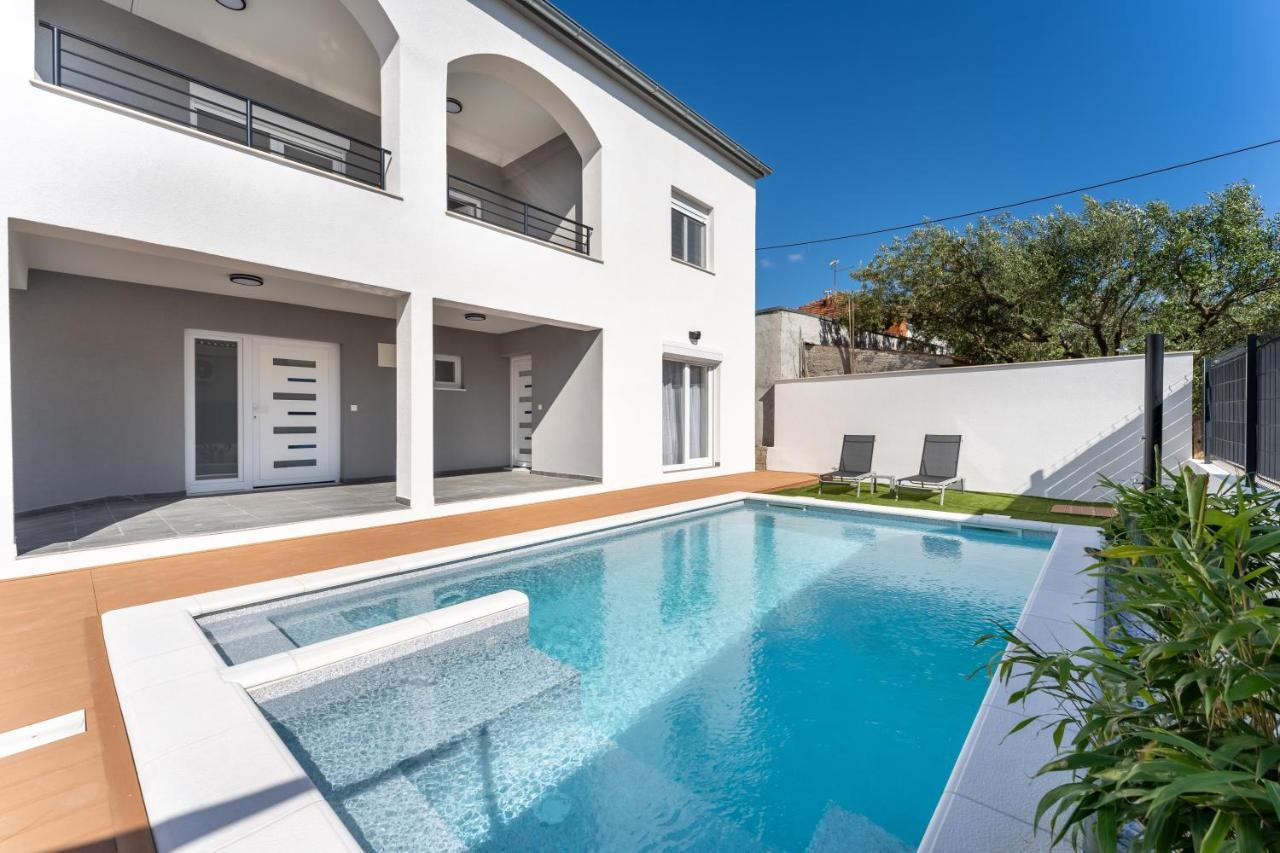 Bernie Apartments With A Pool ザダル エクステリア 写真