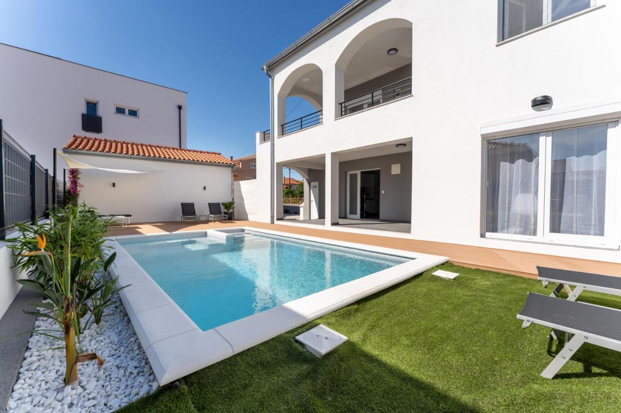 Bernie Apartments With A Pool ザダル エクステリア 写真