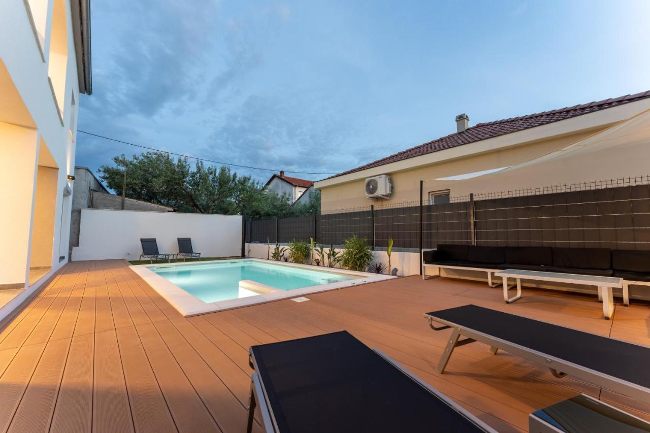 Bernie Apartments With A Pool ザダル エクステリア 写真