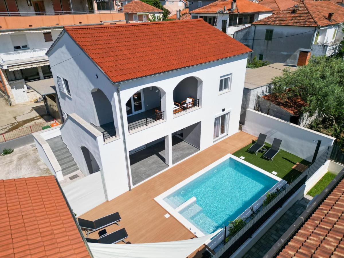 Bernie Apartments With A Pool ザダル エクステリア 写真